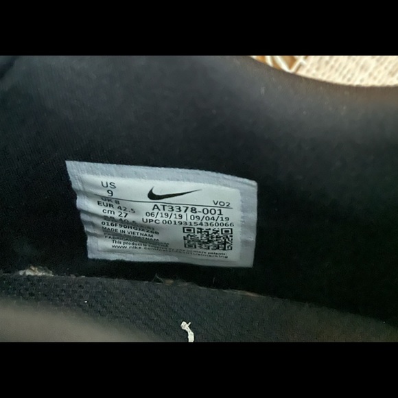 Nike shoes - Picture 3 of 5